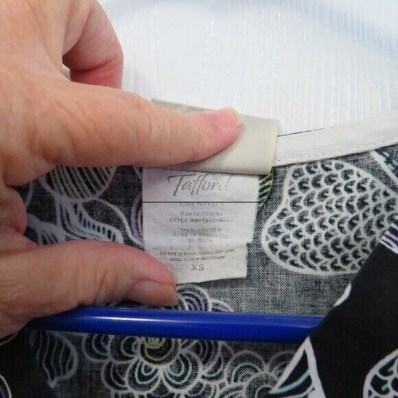 Black Tafford Scrub Top Women XS Green and Blue Floral Design, Large Pockets - Picture 8 of 8